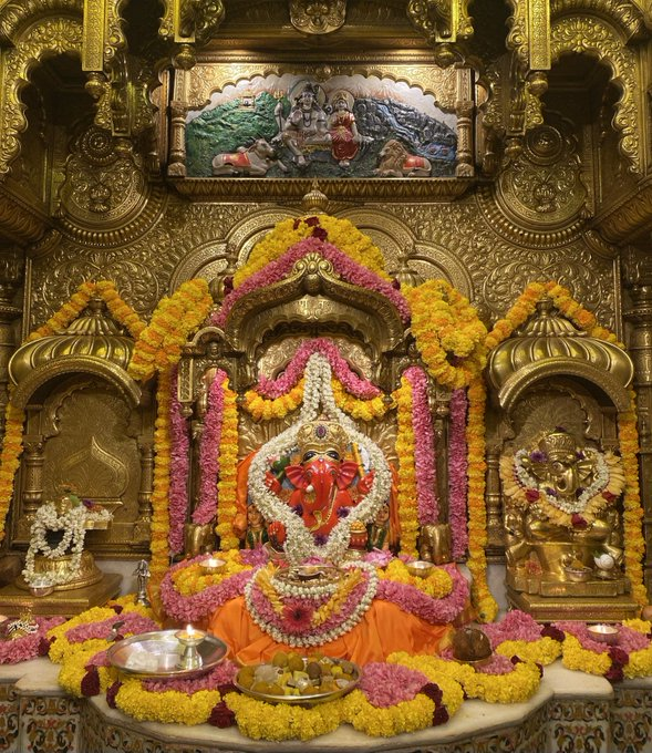 News18Guj's tweet photo. મુંબઈ સિદ્ધી વિનાયક મંદિરના દર્શન https://t.co/zdW2D5C2cx
