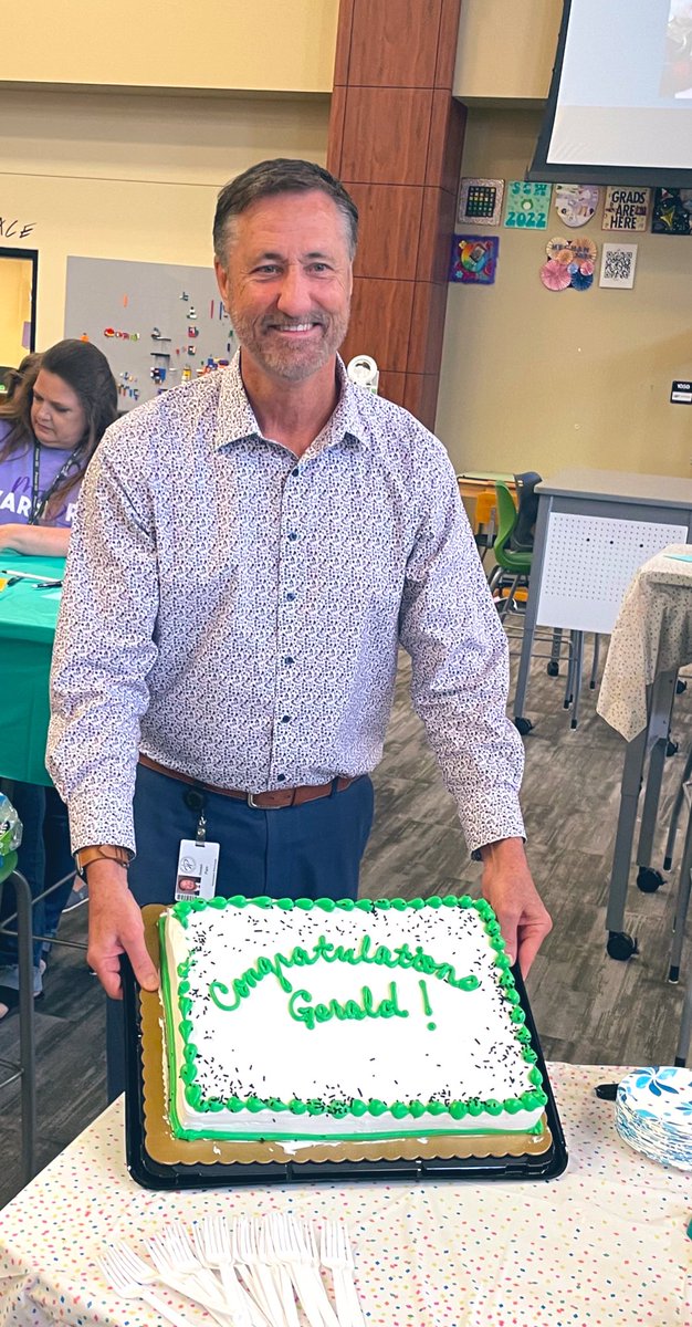 Paige_Trujillo_'s tweet photo. Congratulations, Mr. Parr!! 🎉 Thank you for dedicating 34 years to serving kids and families as a teacher, coach, and administrator. Here’s to a blessed and well-deserved retirement!! ⛳️🏌️ @ProsperHS https://t.co/x1Y3kPERD4