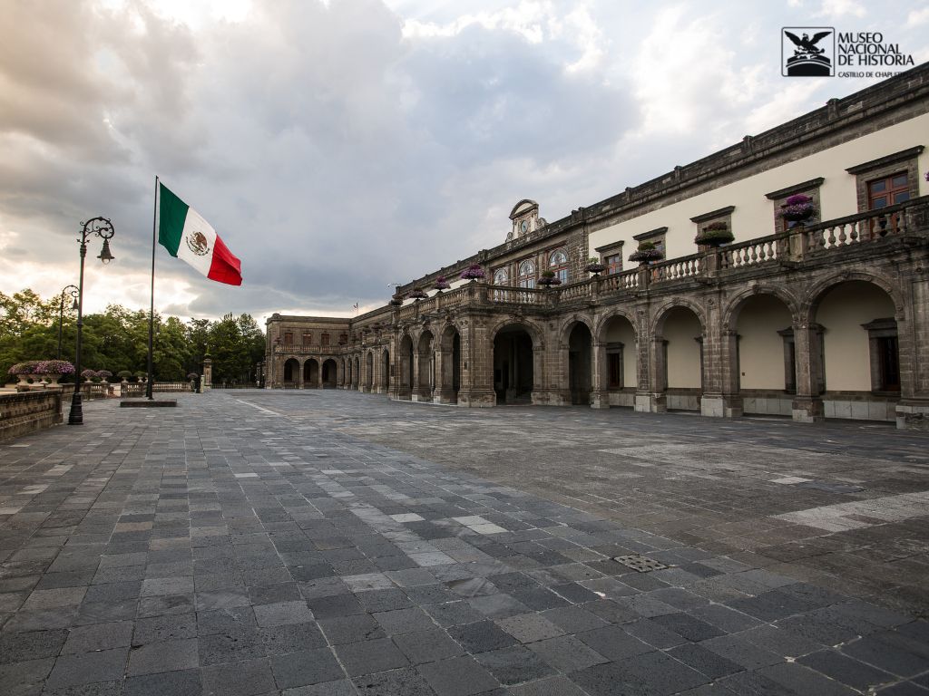 Museodehistoria's tweet photo. #Mañana miércoles 18, como parte del #DIM2022, acompáñanos en la #charla "Un castillo hecho museo" en la que conocerás aspectos de la historia del #CastilloDe Chapultepec y cómo se convirtió en sede de este museo. ⏰12 hrs
✔️Auditorio del museo. Incluido en tu boleto de entrada https://t.co/hmF1pyNbT1