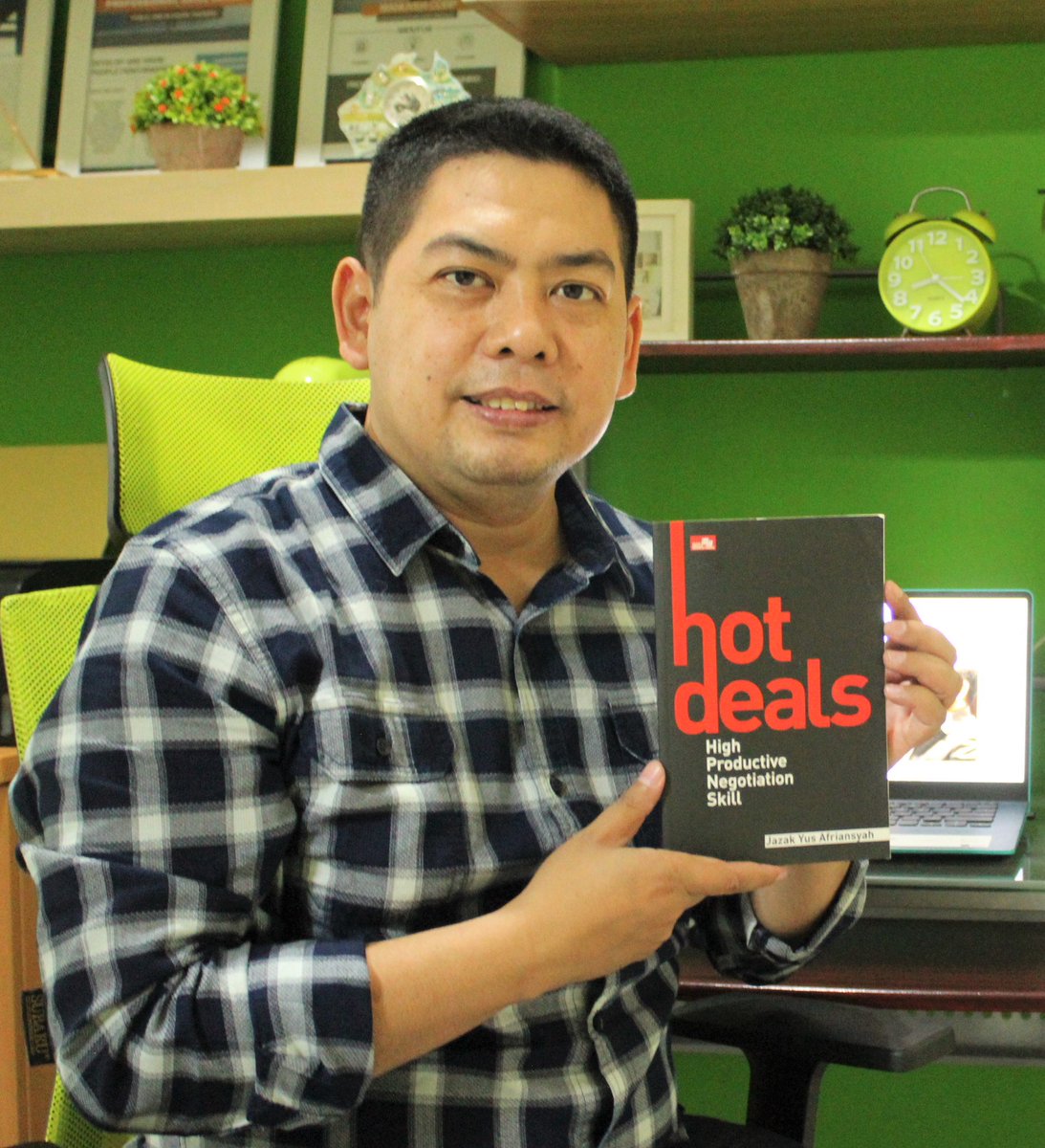 JazakYA's tweet photo. High Productive Negotiations contribute significantly to business success, as they: help you build better relationships deliver lasting quality solutions.
@elexmedia @gramedia
#business #success #negotiationskills #negotiations #negotiationbook #productivenegotiation https://t.co/sD9lMfpSya
