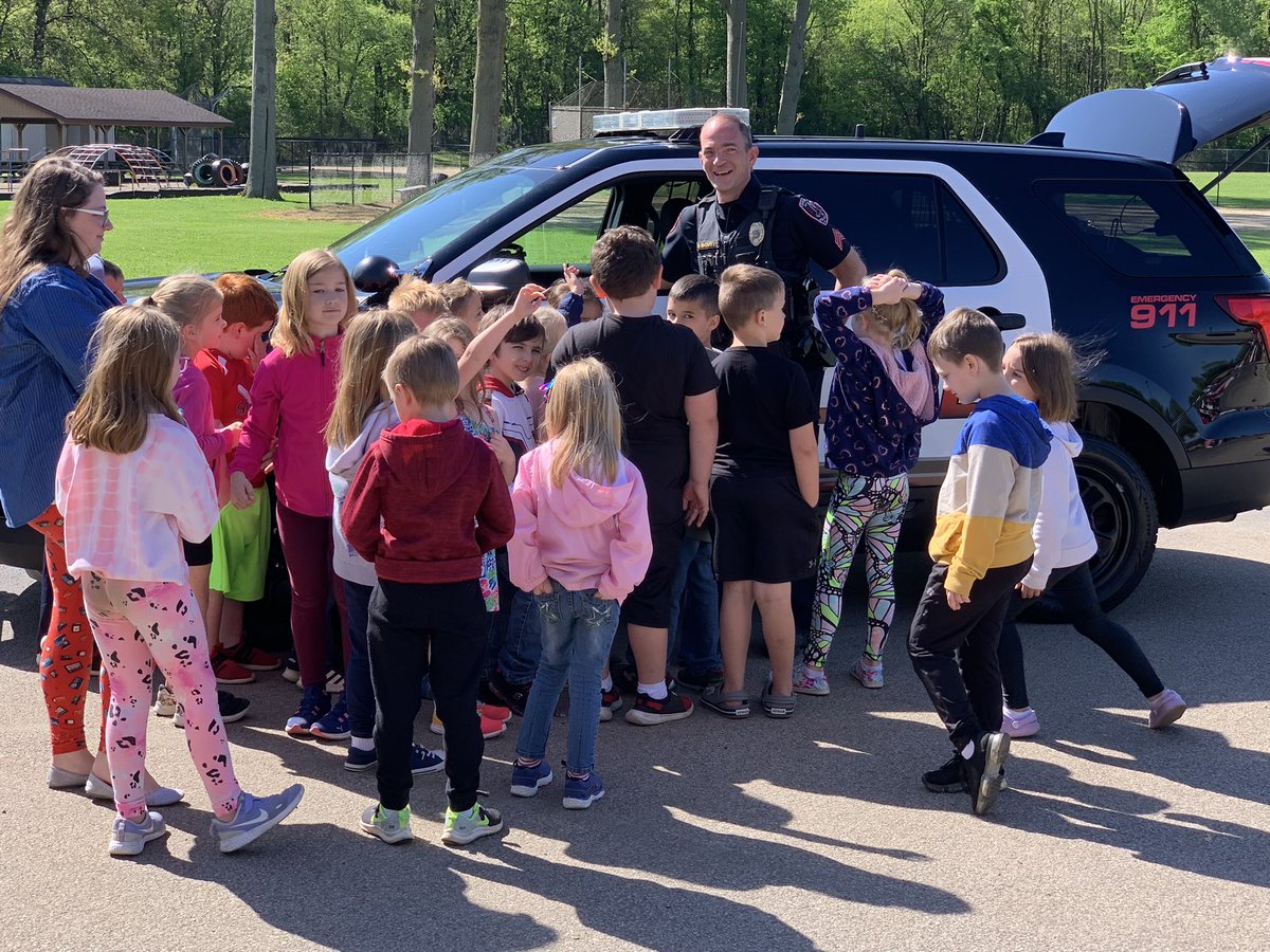 SuffieldE's tweet photo. Thank you @BrimfieldPD and Suffield Fire for a great Safety Town for our K & 1st graders! #wearefield #lovesuffield https://t.co/WHiczmmZqu