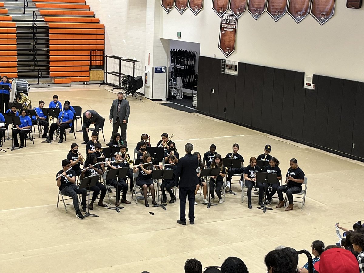 sierravistak6's tweet photo. Mr Katz leading our 6th grade band scholars! What an incredible job he has done with our 6th grade band! #futurereadycubs https://t.co/qfRoEuF8JF