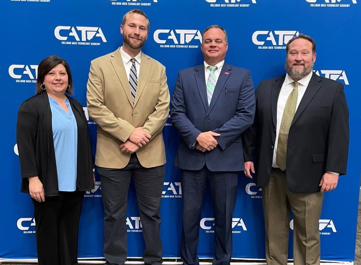 riddle_haynes's tweet photo. Congratulations @CataAcademy graduates! Thank you @jimmyhull_CTE for supporting us and speaking at our graduation. It was a great event! #CTE #alabamaworks https://t.co/04OmjVg9JD