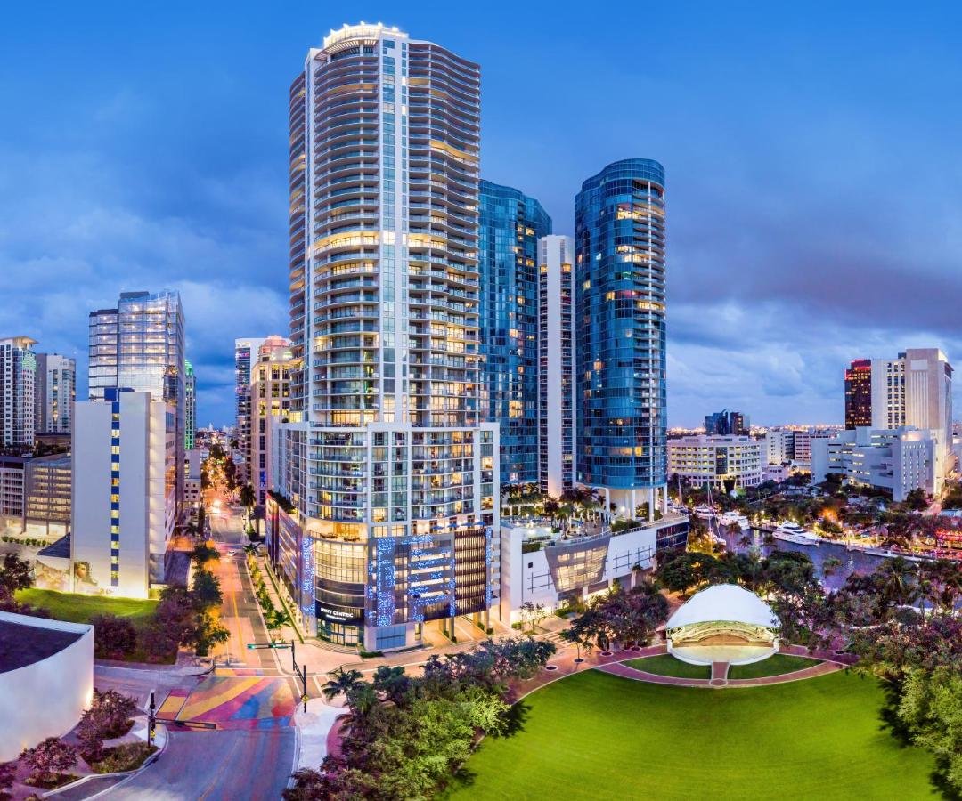 VacationSmith's tweet photo. Hey there, we got a special price on a 3 night Ft Lauderdale including air and downtown hotel rated 8.7 out of 10 and a 9.2 for location close to everything.  Under $650 for 2 adults.
Now that's #TravelingMadeSimple 
By https://t.co/2iOA1wIcj5 https://t.co/Pom09S1B7I