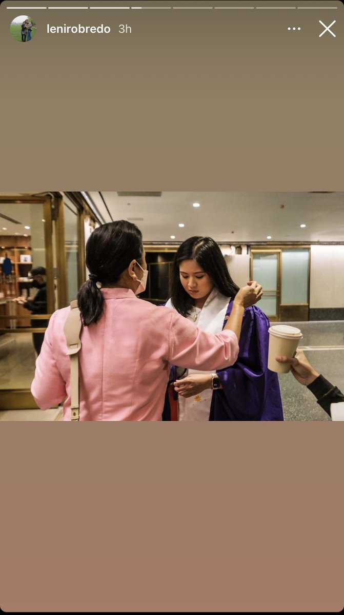 inquirerdotnet's tweet photo. 'STAGE MOTHERING, AS ALWAYS' 🎓 

LOOK: Vice President Leni Robredo shares photos of her being a 'stage mom' during her youngest daughter Jillian's baccalaureate ceremony at New York University. | 📷VP Leni Robredo https://t.co/aKyK3FPdqG