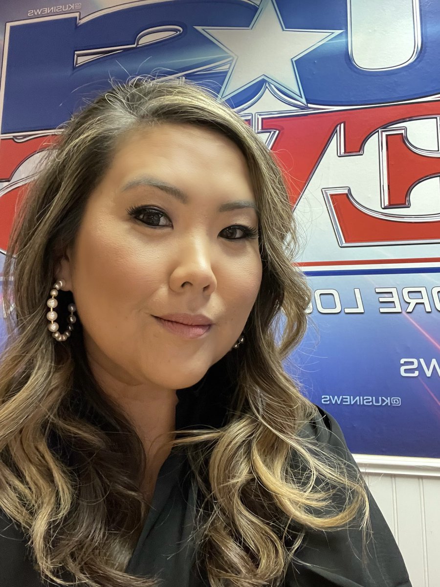 junecutter's tweet photo. Requisite @KUSINews break room selfie ✌🏻 I’m on at 6:30 pm tonight! #AD76 #BreakUpWithBrian #VoteJuneInJune https://t.co/FSxIeIq5gH