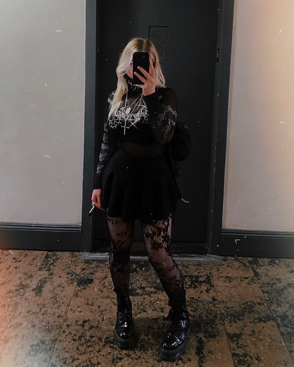 VAMPA 🦇🏰🥀 tweet media