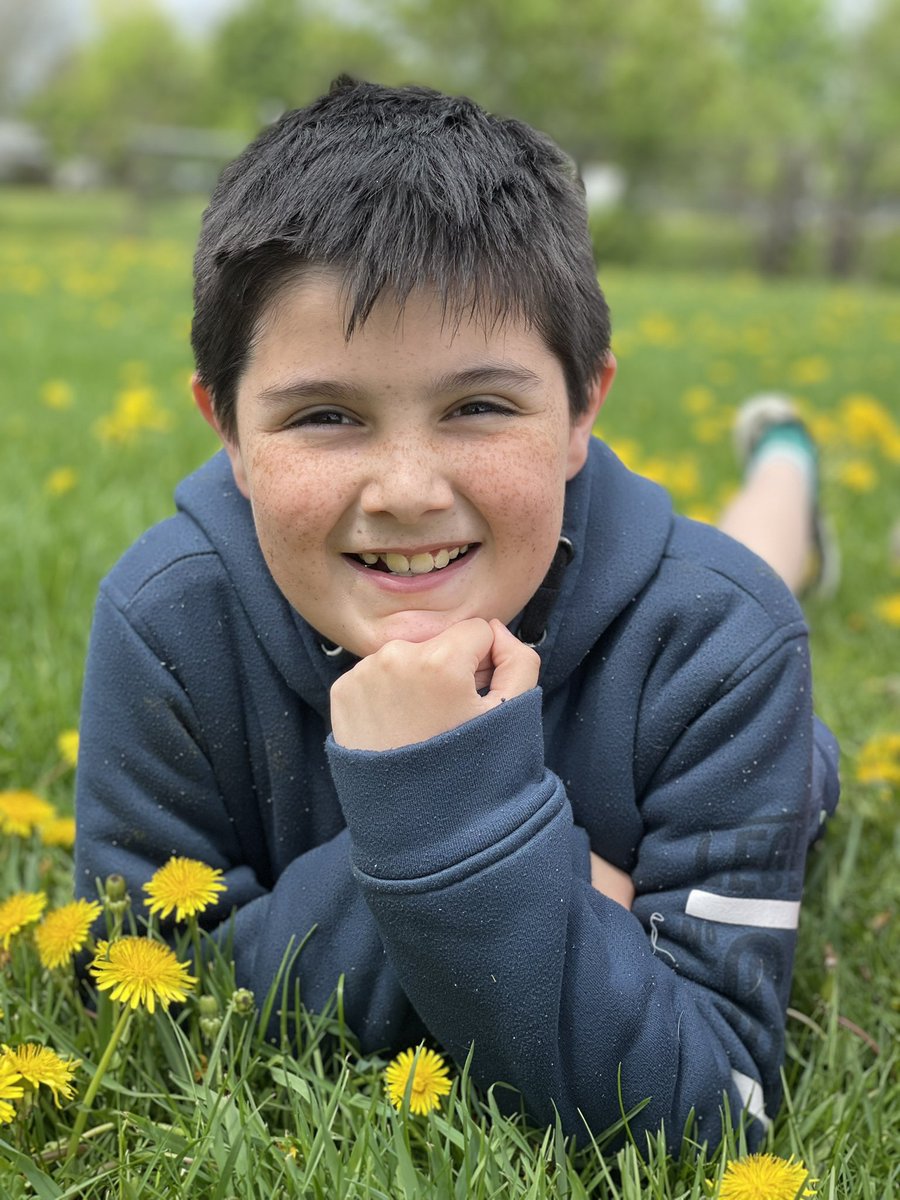 🌼🌼🌼I couldn’t pass up the chance to snap some pics of these amazing kiddos enjoying their recess time in the field! 🌼🌼🌼