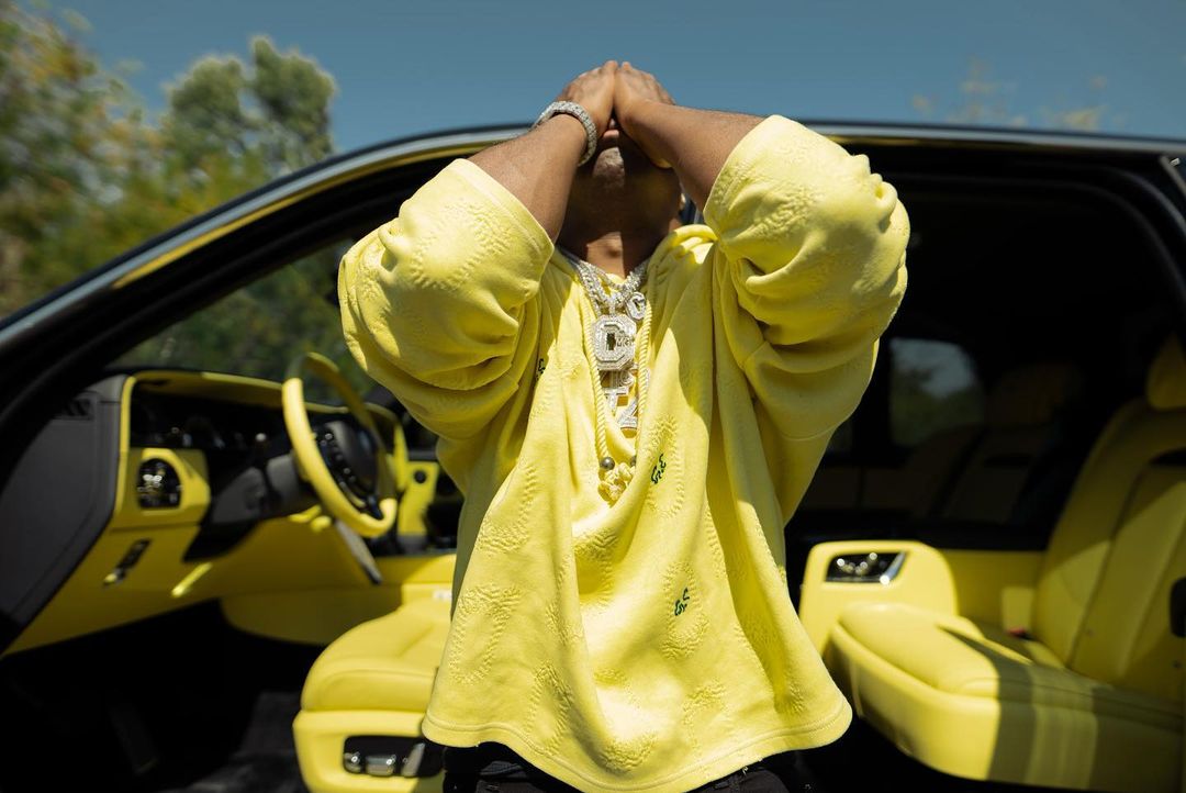 YoGotti's tweet image. Twin Rolls Royce wit Da Lemonade Seats ..👯‍♀️🍋🎁#EveryDayMyBirthday

Custom Bulit by @rollsroycecars 🖤💛
1.2💰 #AskJosh 🤧