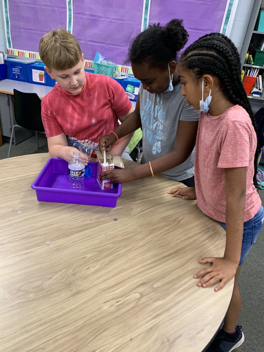 ScottAC1_ITC's tweet photo. “E” is for Experiment Day! We had so much fun watching our vinegar+baking soda balloons inflate! #tmeseagles @TMESEagles 🤩 https://t.co/I2n96qEbYh