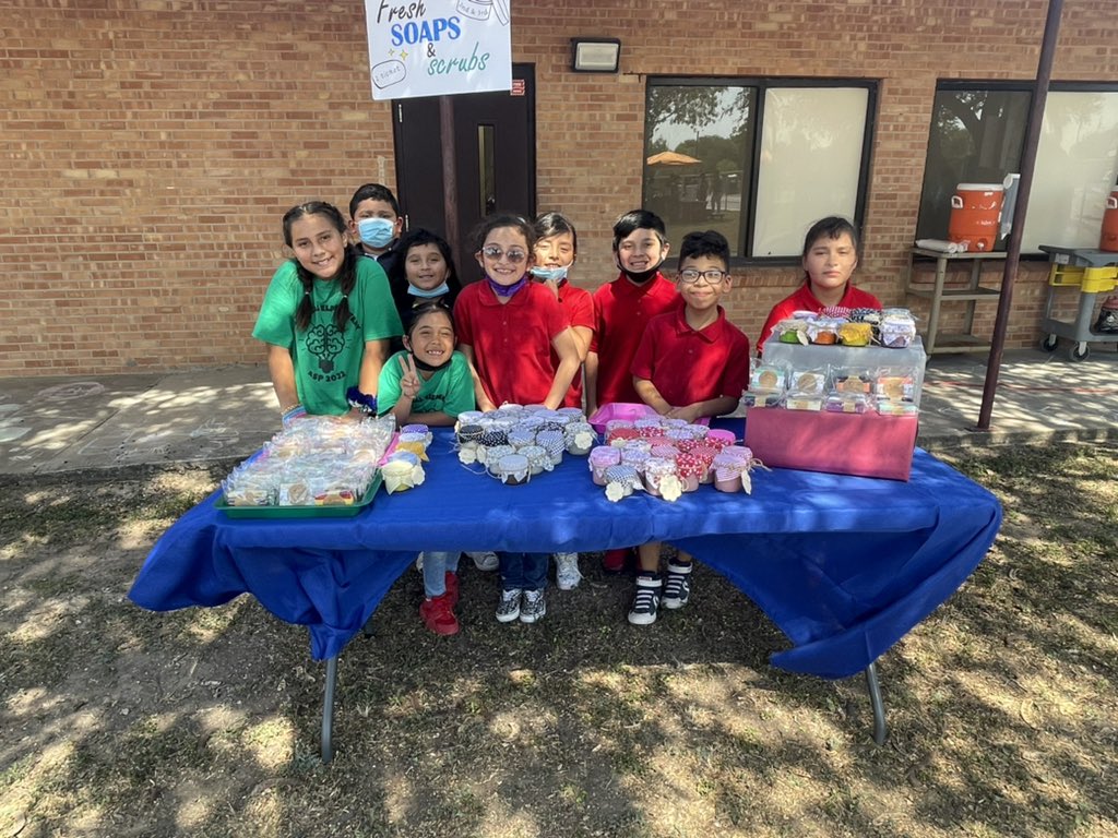 Villareal Elementary (@villarealhawks1) on Twitter photo Market days at VES was a huge success!! Thank you to all our vendors, students, parents, and staff for all your help and support. The students learned so much and were so excited to participate. After school program you rock!! <a href="/PaulLeal8/">Paul Leal</a> <a href="/Gracerod19/">Gracie Rodríguez</a> <a href="/JenniferSal14/">Jennifer Salinas</a> Market days at VES was a huge success!! Thank you to all our vendors, students, parents, and staff for all your help and support. The students learned so much and were so excited to participate. After school program you rock!! <a href="/PaulLeal8/">Paul Leal</a> <a href="/Gracerod19/">Gracie Rodríguez</a> <a href="/JenniferSal14/">Jennifer Salinas</a>
