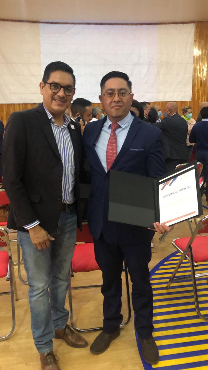 Normal3Toluca's tweet photo. La Escuela Normal No 3 de Toluca, felicita al Ing. Adrian Clemente Fabela, docente de esta casa de estudios, por su reconocimiento a la trayectoria docente.

#N3T 
#EdgarOrozco
#manueluribenavarrete
#OrgullosamenteNormalistas
#OrgullosamenteMexiquenses https://t.co/rncLlGcSKB