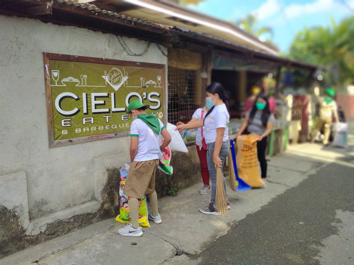 boyscoutsPH's tweet photo. in the Clean-Up Drive.

You can share this post to reach Scouts from all over the country!🥰

#Scouts #ScoutsPH #PostElection #CommunityCleanUpDrive ⚜️

(Photos by: Scout Dario Clemente) https://t.co/CjrCUC3aei