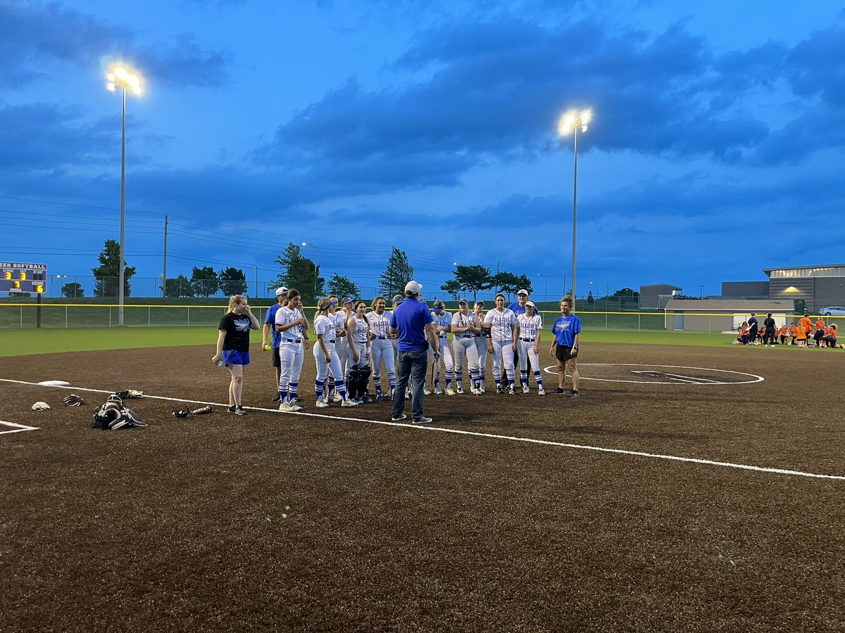GardnerSoftball's tweet photo. We’re #StateBound!!!!!  #BlazerNation https://t.co/8icpNR2aMT