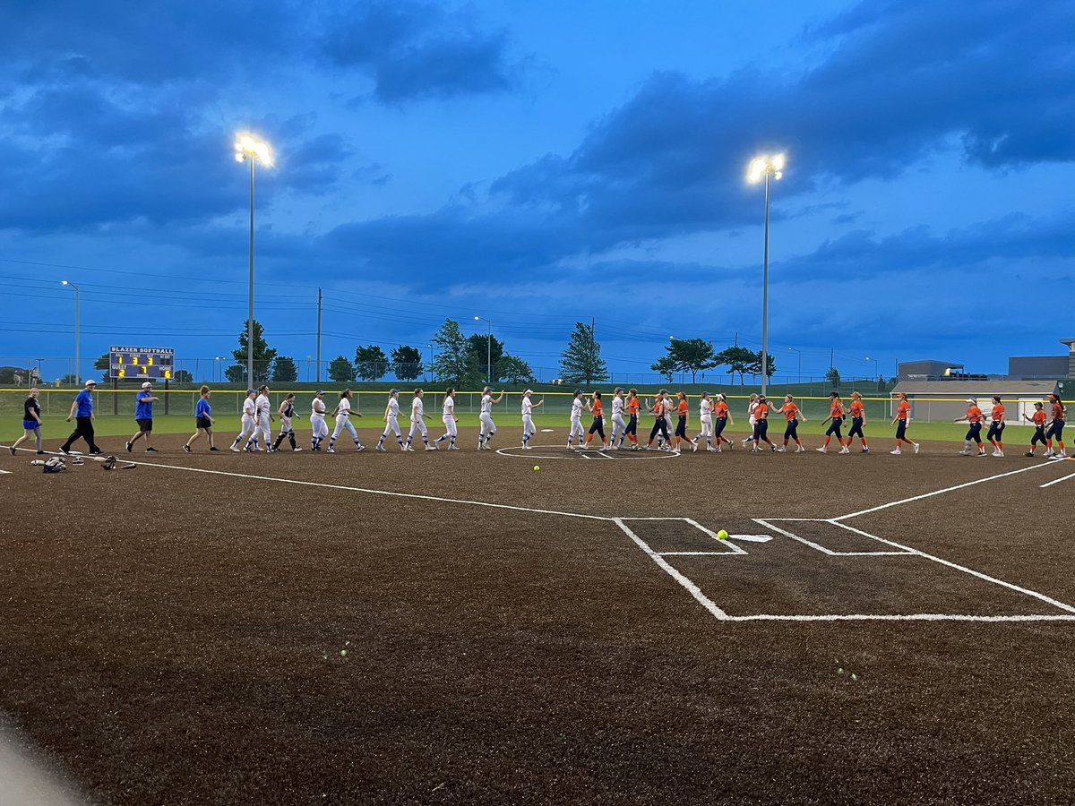 GardnerSoftball's tweet photo. We’re #StateBound!!!!!  #BlazerNation https://t.co/8icpNR2aMT