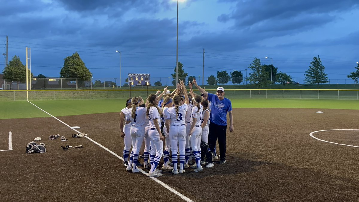 GardnerSoftball's tweet photo. We’re #StateBound!!!!!  #BlazerNation https://t.co/8icpNR2aMT