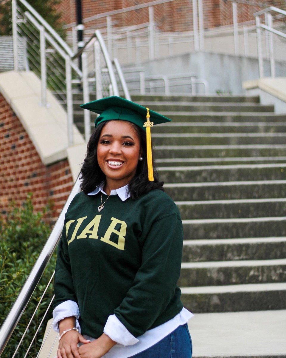 CidneyWoodson's tweet photo. 2 a them thangs 👩🏽‍🎓 https://t.co/R5U6XBt6n9
