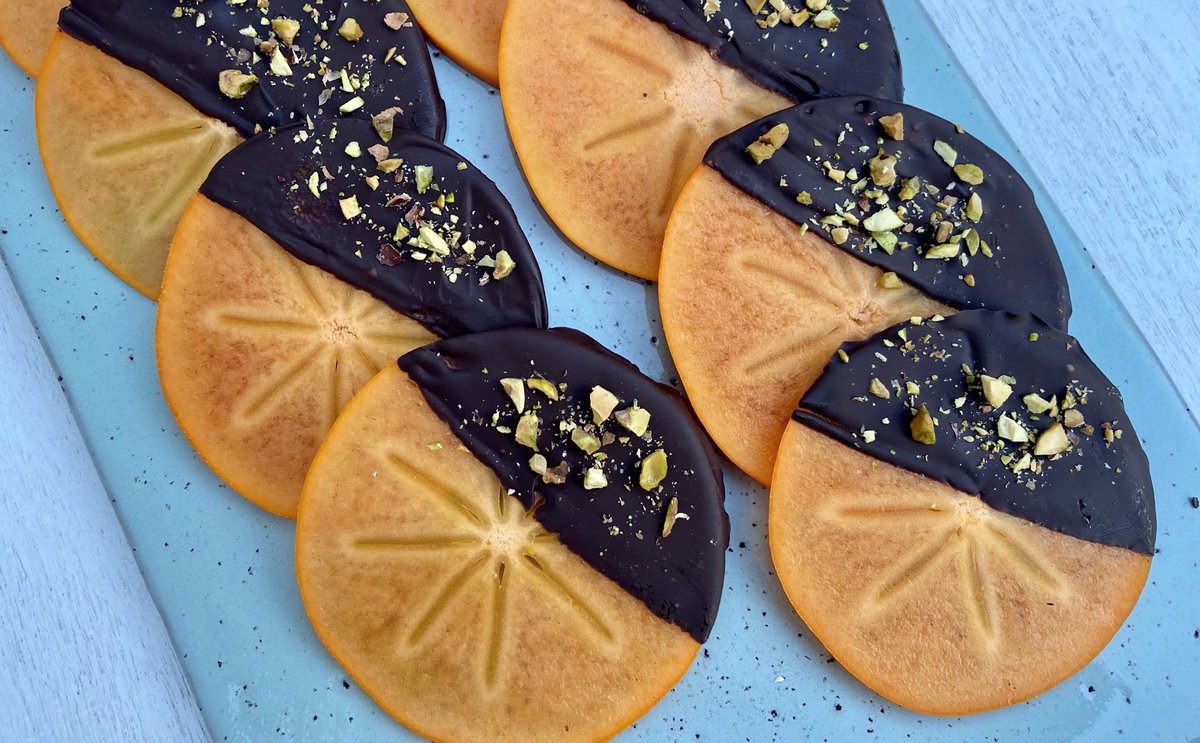 unitedfreshnz's tweet photo. More persimmon inspo for your arvo. Enjoy 🧡🤎 #nzpersimmons @WhittakersNZ #5adaynz https://t.co/U0YDn5coxV
