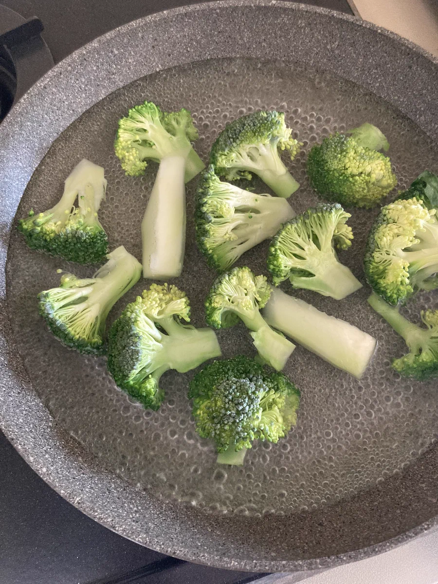 こうすればべちゃっとしない茹で加減になる？！覚えておきたいブロッコリーの茹で方！