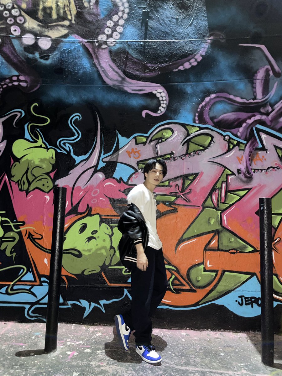 Had to take a break during my walk to appreciate this art.