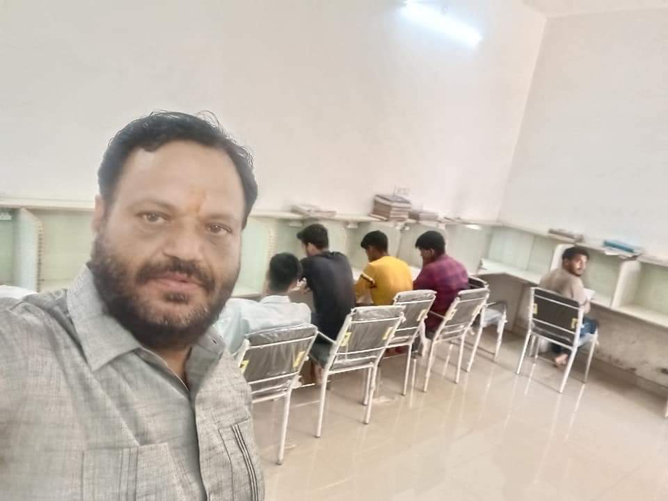 Prmukh2Prmukh's tweet photo. गांव में निर्माण हो  रहे पुस्तकालय शिक्षा की एक ऐसी नीव है, जो आने वाले समय का सर्वागीण विकास साबित होगा , मेरे पैतृक गांव घिटोरा का निशुल्क भव्य पुस्तकालय दे रहा है गांव को नई शिक्षा की ,नई दिशा, https://t.co/MncWfYOP5o