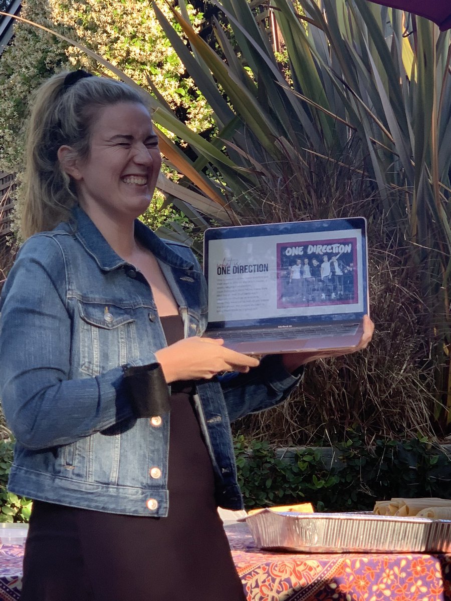 Escritora_Litzy's tweet photo. Who is 1D? @dhgerson is finally getting cultured on who phenomenal boy band @onedirection is by former student. #CSUN375 https://t.co/dYuOiWdxjN