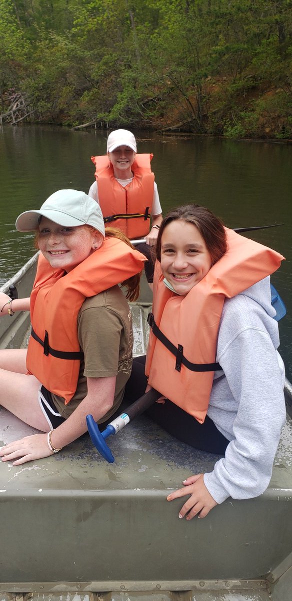 RT <a target='_blank' href='http://twitter.com/MissCoulouris'>@MissCoulouris</a>: Throwback to the <a target='_blank' href='http://twitter.com/APSscience'>@APSscience</a> outdoor lab. Boating was a hit 🛶 <a target='_blank' href='http://twitter.com/DiscoveryAPS'>@DiscoveryAPS</a> <a target='_blank' href='https://t.co/gQWaZliQqx'>https://t.co/gQWaZliQqx</a>