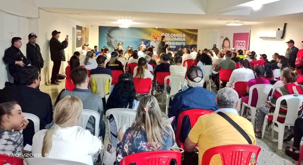 Excelente reunión en Medellín, equipo <a href="/duquenicolas/">Nicolás Duque</a> <a href="/CesarEugenioMR/">Cesar Eugenio Martínez Restrepo</a> <a href="/maestroperez/">Damián Pérez Arroyave</a> <a href="/julianotalvarog/">Julián Otálvaro G.</a> <a href="/Abglizalvarez/">Liz Álvarez C.</a> <a href="/SantiagoGomezO9/">Santiago Gomez Ospina</a>. <a href="/FicoGutierrez/">Fico Gutiérrez</a> por el desarrollo económico y social de los antioqueños.  Honorable, de familia y excelente alcalde será nuestro Presidente. Fico