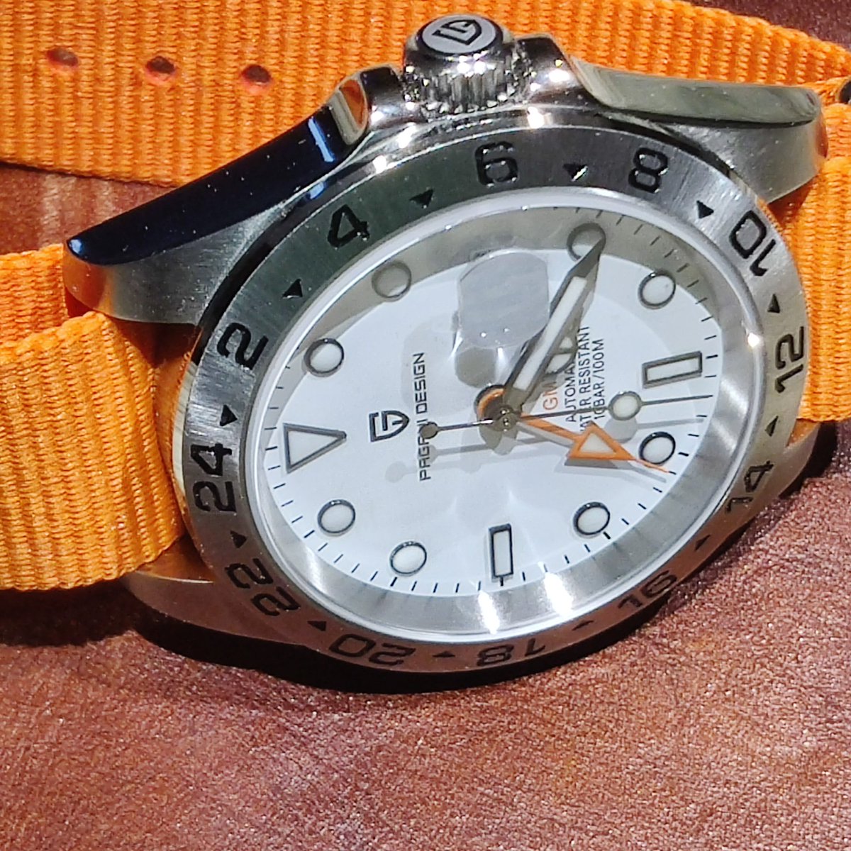 WatchYouKnow1's tweet photo. Pagani pd1682 now comes with a free nata strap in addition to the bracelet.
Really make that GMT hand pop.
This is the subject of my next review.
Access my YouTube channel here:
https://t.co/2liIkvXUj4
#paganidesignwatch #chinesewatches #rolexexplorer2 #homagewatch #homage https://t.co/D57msANqs0