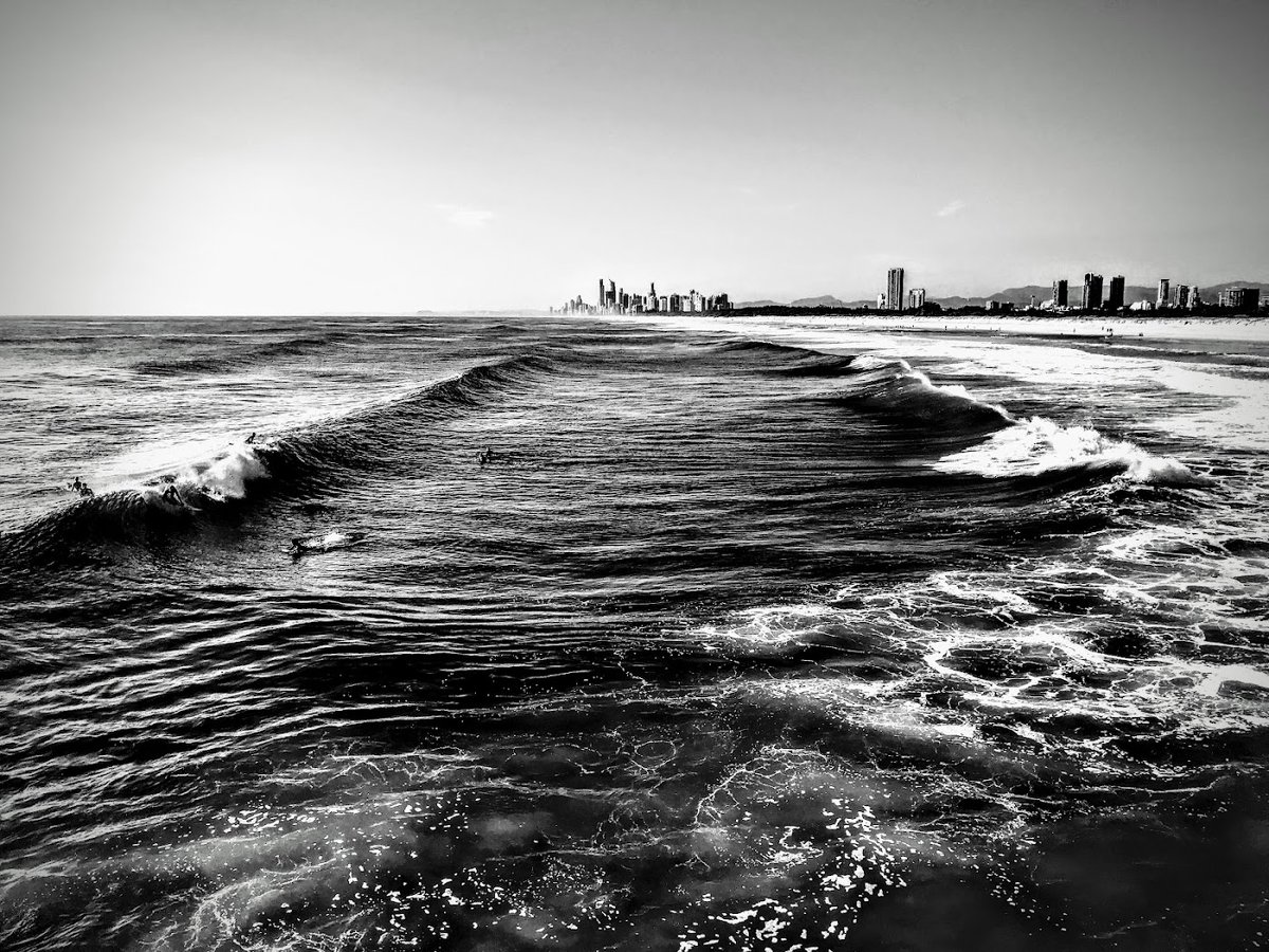 oceanairnft's tweet photo. When I hit 5000 followers I'll be auctioning 5 pieces with ALL proceeds going to charity #NFTcollection #NFTCommunity #NFTCommunities #NFTArtist #Cryptoartist #DigitalArtist #NFTDrop #NFTDrop https://t.co/aJigBOOlvJ https://t.co/LbBLowaOJk