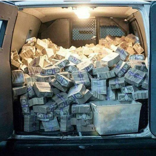 eutiopatinhas's tweet photo. A meta é ficar rico ou morrer tentando.. 💰 https://t.co/WiZUV345mN