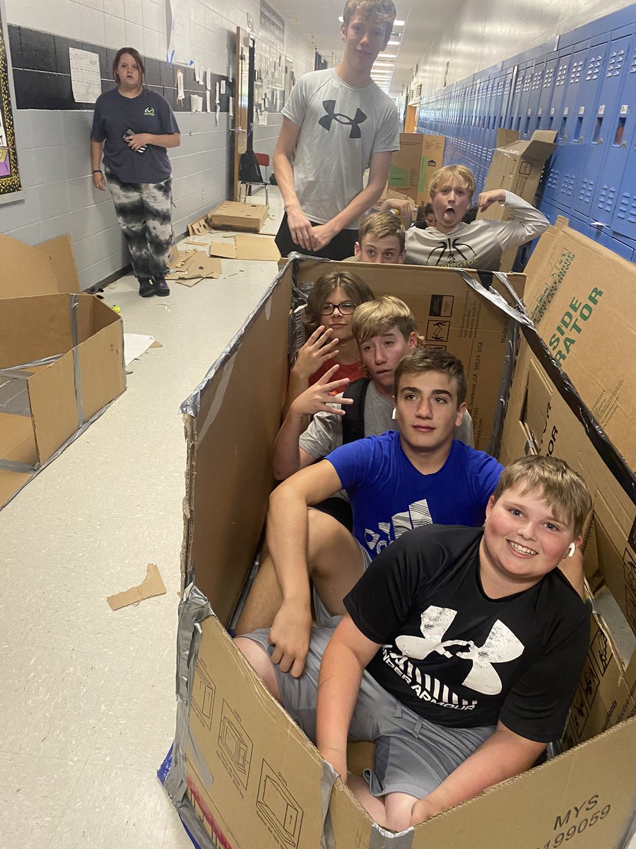 MrsWulfertFHS's tweet photo. More Boat Float Day 2!! 🛶 loving all of their hard work! https://t.co/RdUQPJp3t0