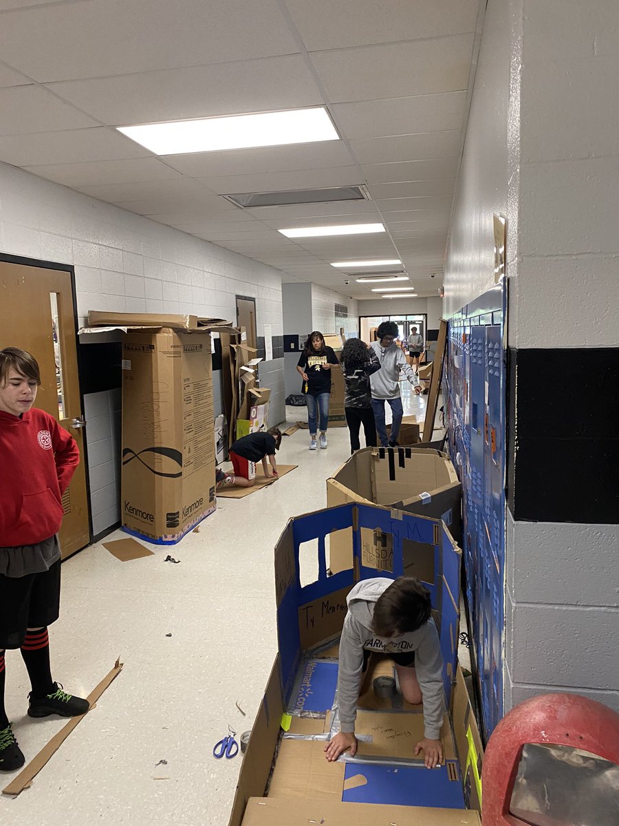 MrsWulfertFHS's tweet photo. More Boat Float Day 2!! 🛶 loving all of their hard work! https://t.co/RdUQPJp3t0