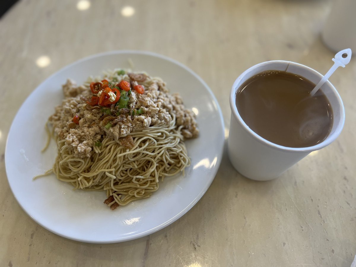 EdwinNurdjajadi's tweet photo. Simple #food #breakfast for me at this morning’s #DUN sitting. #sarawak Mee #Kolok with large kopi O. #Wednesday #Weathercloud #Azovstal @SimpletonED @arifsetia2013d @muniekahar https://t.co/8Ezff3cbh2