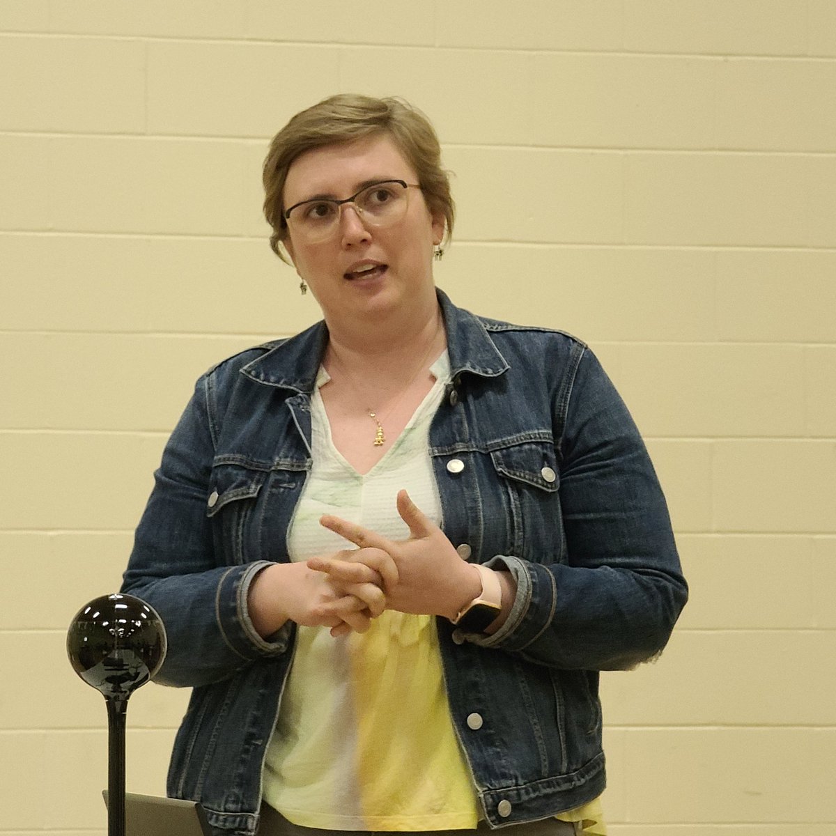 Sharon_Grose's tweet photo. Eastern Canada Farm Writers' Association president Kelsey Johnson welcomes members to the #Ecfwa annual general meeting.
#Ecfwa2022
#AgWriters
#Farmwriters
#cfwf
#ifaj https://t.co/6MAIhibgYr
