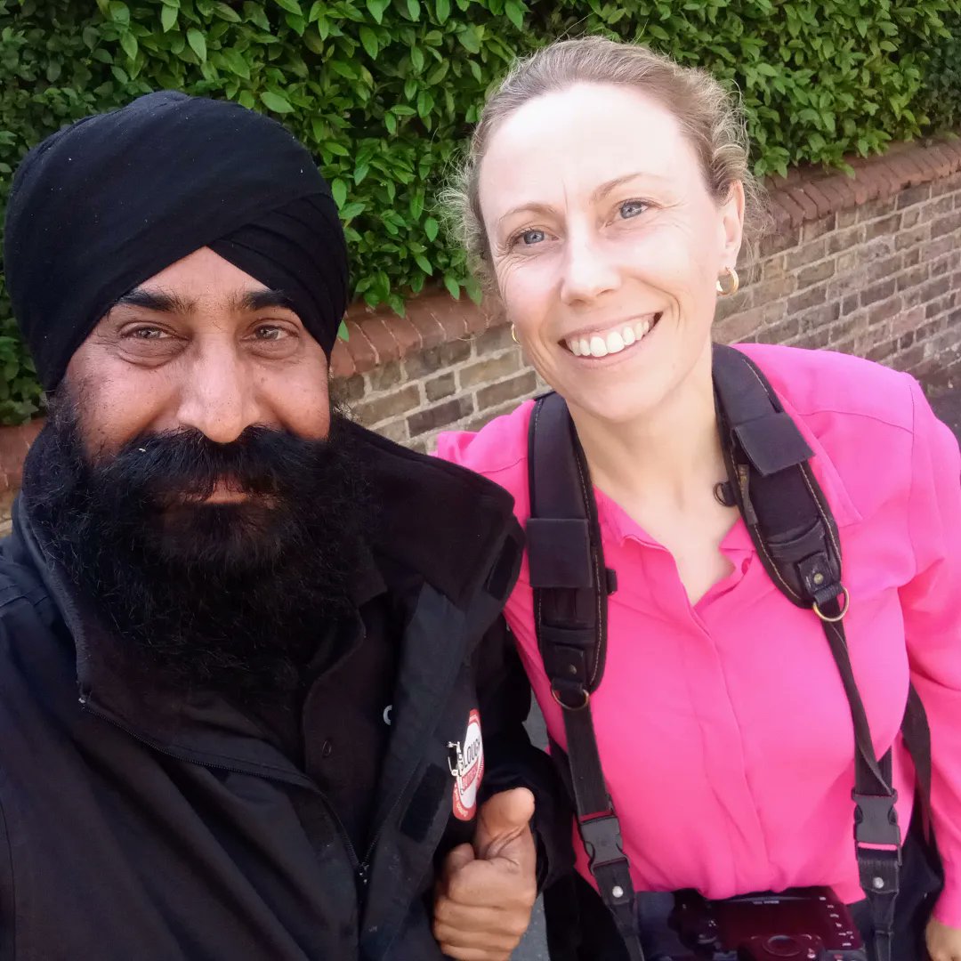 SloughOutreach's tweet photo. Tuesday outreach serving cold refreshments and snacks in the warm summer weather and hot meals and essentials at the evening outreach session. Thank you so much to everyone who came to help. #summeroutreach
#professionalphotographer @ThamesVP @AceDrivewise
@Emweebs ๐๐ผ๐ https://t.co/t0Yzl5Pl2L