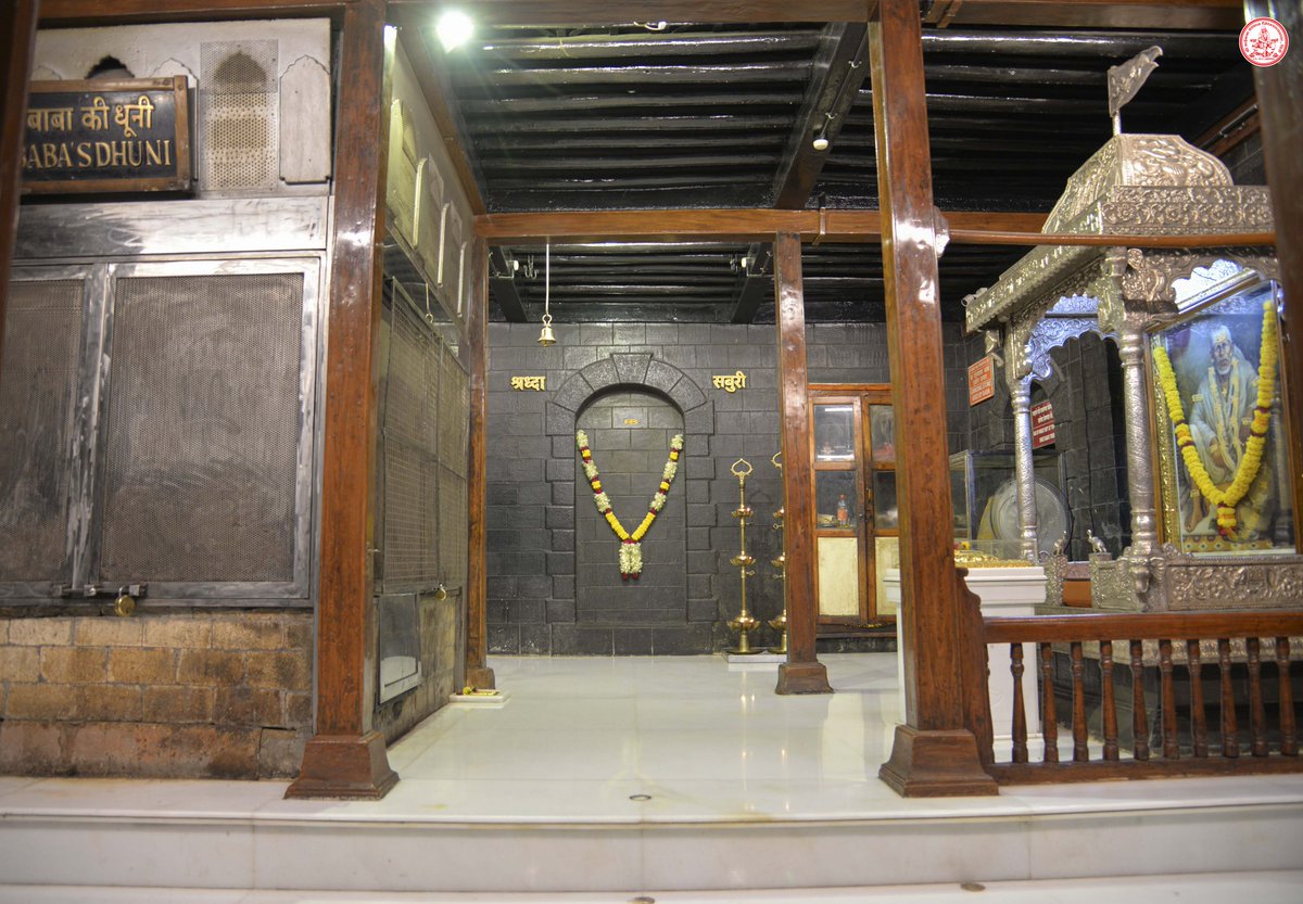 SSSTShirdi's tweet image. *!! ॐ साई राम !!*
*श्री साईबाबा संस्थान विश्वस्त व्यवस्था,शिर्डी*
*!! ॐ Sai Ram !!*
*Shri Saibaba Sansthan Trust, Shirdi*
≈≈≈≈≈≈≈≈≈≈≈≈≈≈≈
*आरती :- शिर्डी माझे पंढरपूर*
 *बुधवार दिनांक १८ मे २०२२*     
*Aarti : - Shirdi Majhe Pandharpur* 
*Wednesday 18 May 2022*