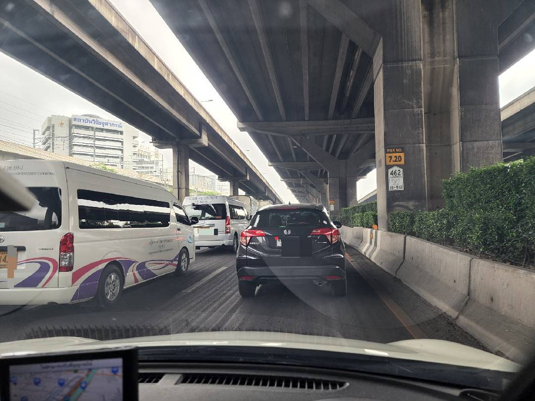 moodaw's tweet photo. @js100radio วิภาวดี ขาออก (แยกหลักสี่) รถติดหนัก แทบจะไม่ขยับเลย https://t.co/rragrhmo62