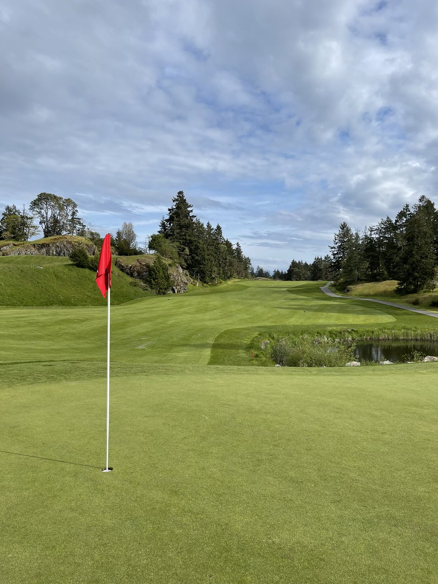 wesleybehan's tweet photo. What a day with @VIGSATurf at @highlandpacific - @SheffieldGeoff and the crew have the course looking sweet. #golf #vi #vigolf #golfbc #vancouverisland #vigsa #bcgsa https://t.co/lXqXfTEGeC