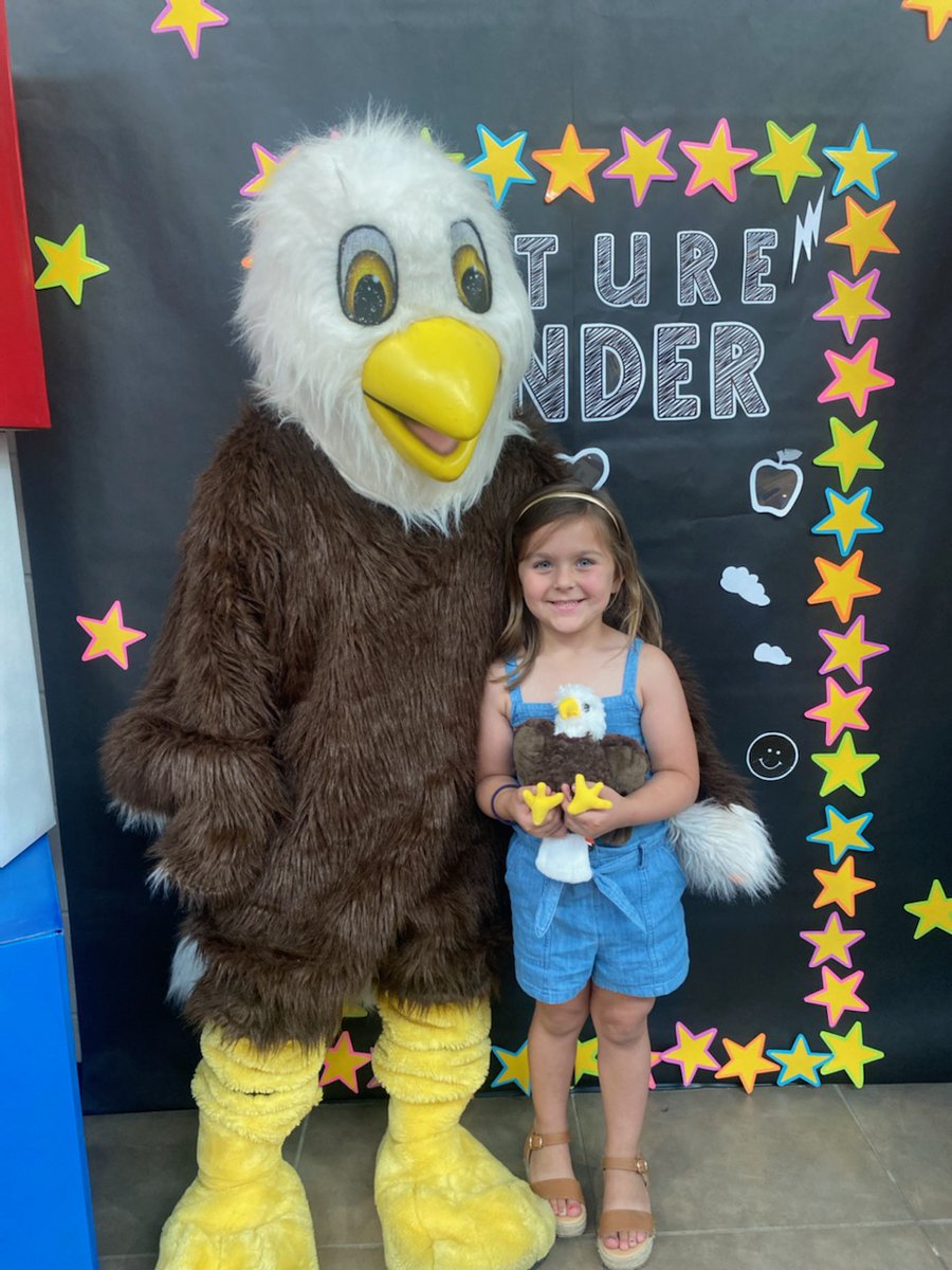 shellcroff's tweet photo. These future kindergartners are Eagle ready! #OurFES 🦅 https://t.co/mlC9QQVEvM