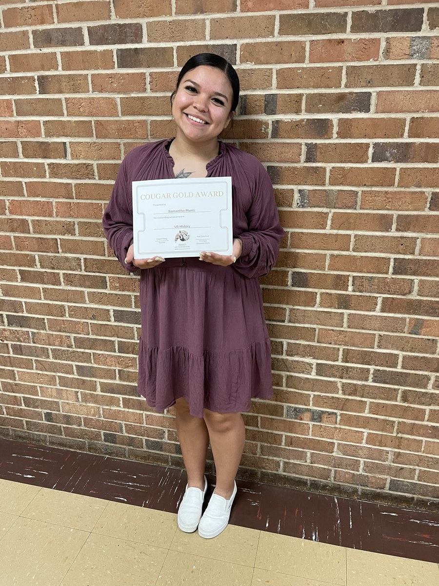 Samanthamuniz_'s tweet photo. I just want to say thank you to my parents ,family , teachers and friends . Thank you for always pushing me to the very best and knowing what I’m capable of . I wouldn’t be here without y’all . This is my 2nd year in a row getting a cougar gold award ! 🤎💛 https://t.co/ssCeiroVDN