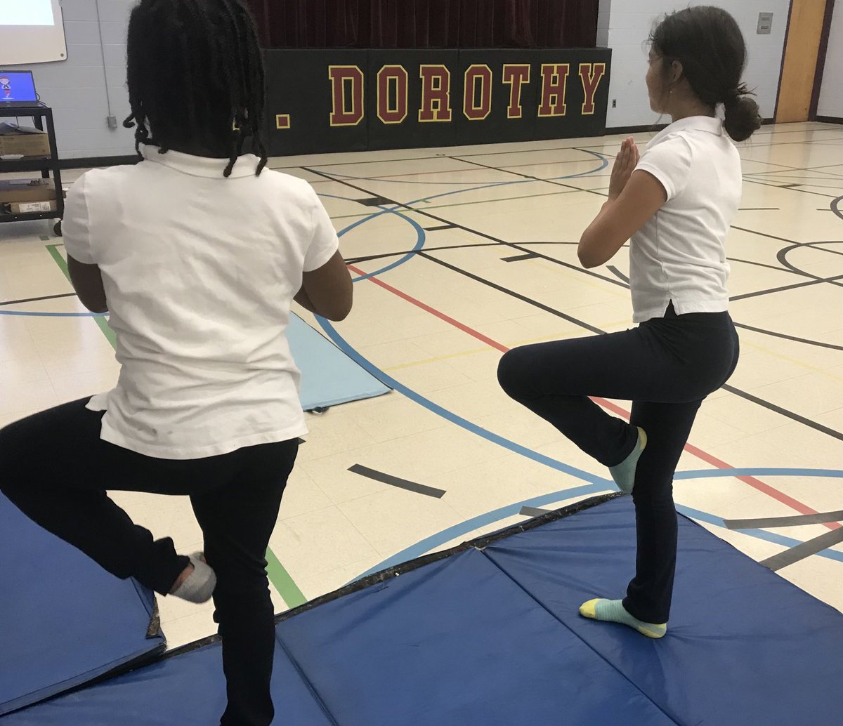 tpucci13's tweet photo. Lunchtime yoga allows our #saintDteam simple opportunities to focus, calm while building strength, confidence. #MentalHealth 
TY ⁦@Ms_NatYoung⁩ &amp; Ms S https://t.co/jsOtAz9Vbr
