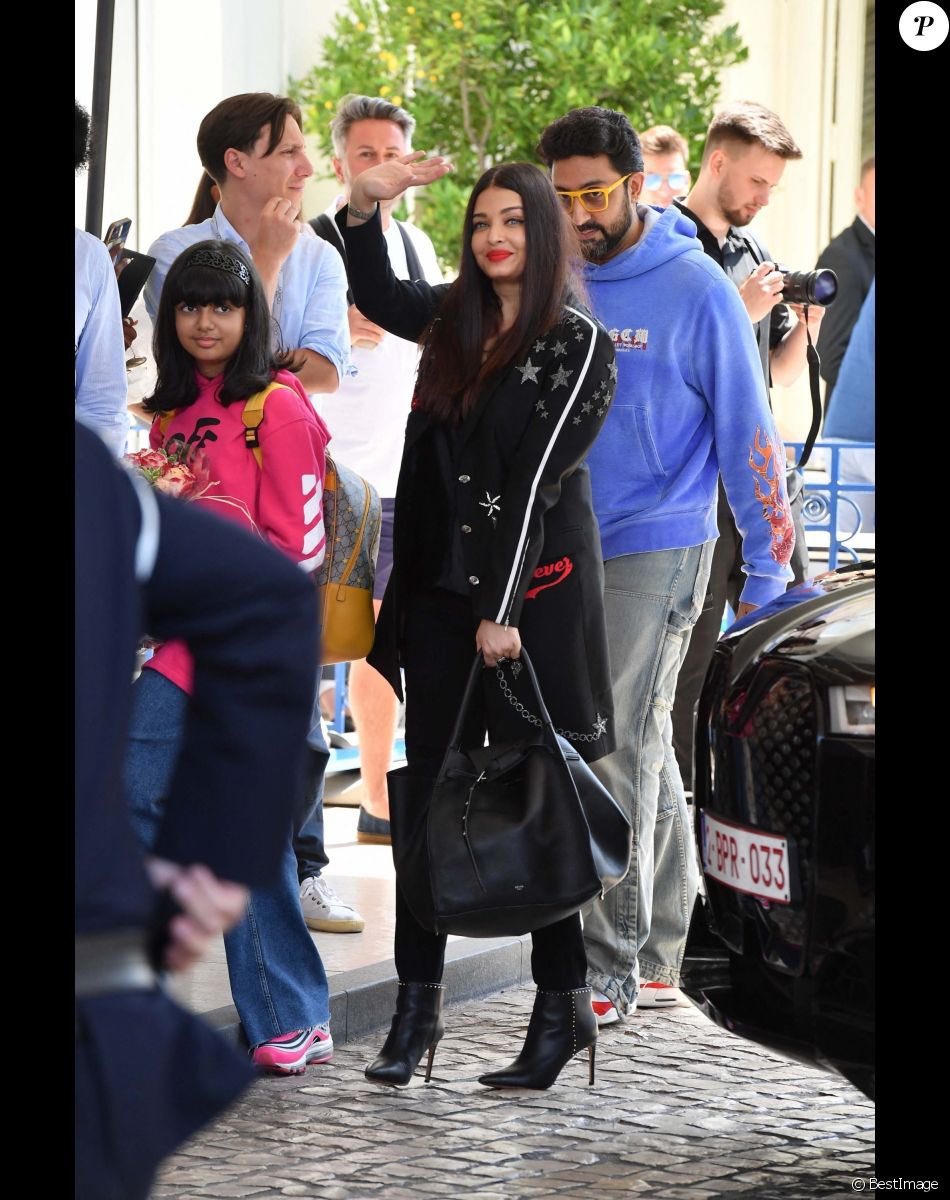 TheAishwaryaRB's tweet photo. Aishwarya arrives at the Hotel Martinez @Festival_Cannes #Cannes75 with #Aaradhya and @juniorbachchan on Tuesday afternoon, May 17, 2022. @TheAishwaryaRB @lorealparisfr #MALP https://t.co/1sCF1PjjMI