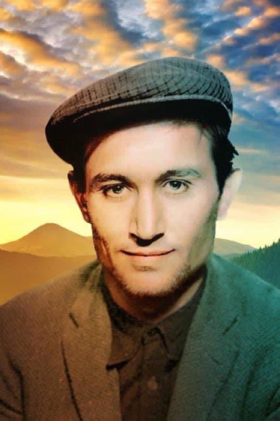 Sünnilik, Alevilik, Kürtlük, Türklük diye ayrım yapmak yanlıştır.
Bu kavga yoksul zengin kavgasıdır.
Kimden olursa olsun bütün yoksulların birleşmesi şarttır.

#İbrahimKaypakkaya
1948 - 18 Mayıs 1973