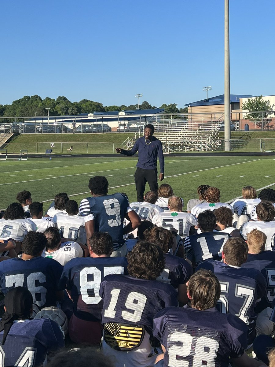 Thanks to former player Zion Robbins <a href="/ZionRobbins1/">Zion Robbins</a> for talking to our players today. He talked about being “brought in”. Zion plays for Livingstone College.
