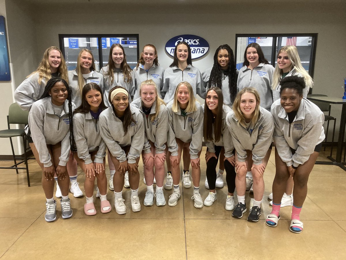 MuncianaVB's tweet image. Am awesome night celebrating the Class of 2022 Commits!  You finally made it! Wasn’t easy and you all embraced Perseverance to achieve your goals! We are Munciana proud!