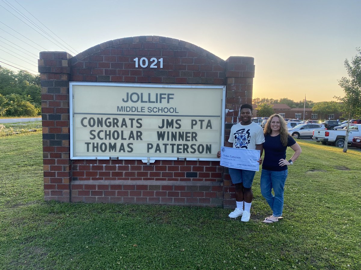JolliffMiddle's tweet photo. Honored to meet our JMS PTA Scholar. Winner- @WBHS_Bruins Thomas Patterson! This hard-working former ๐ wrote an amazing essay that was backed up by his stellar resume! Thomas, you earned the $1000. Congrats! #vastatebound #jagbruindoingBIGthings #congratsmom #thankyouJMSPTA https://t.co/oxWcda2GW5