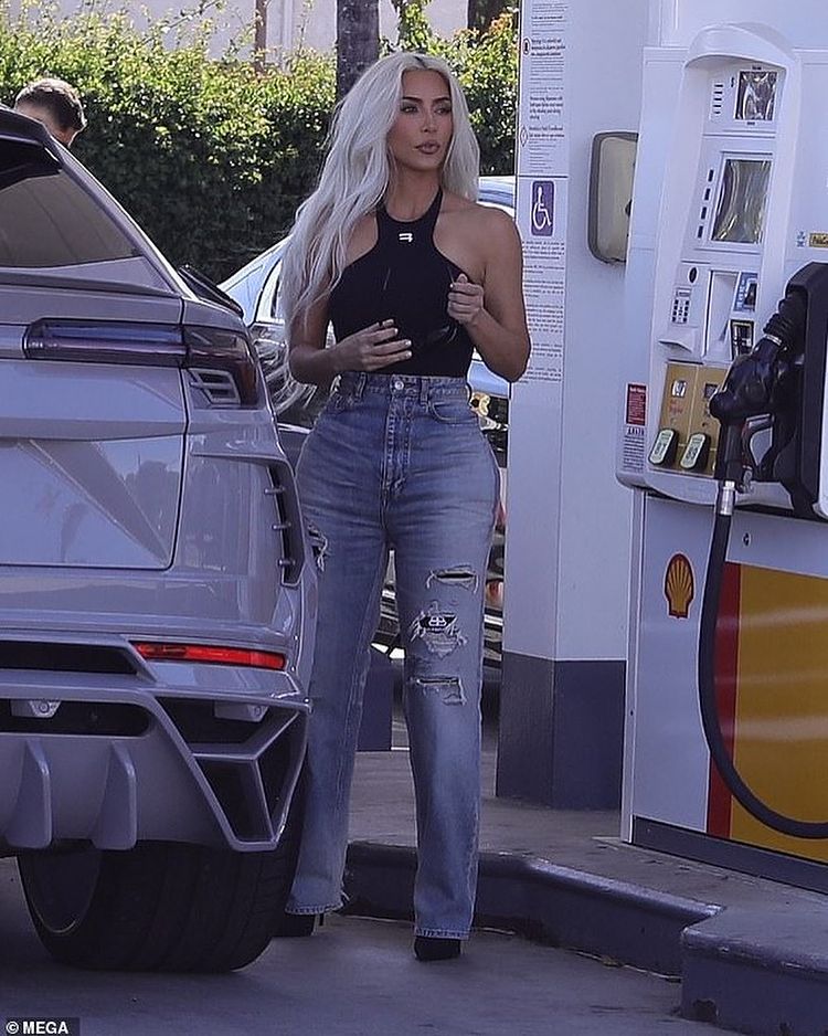 kimkinfo's tweet photo. Kim Kardashian last weekend | 05/14 

© MEGA https://t.co/3TXDG7K2UL