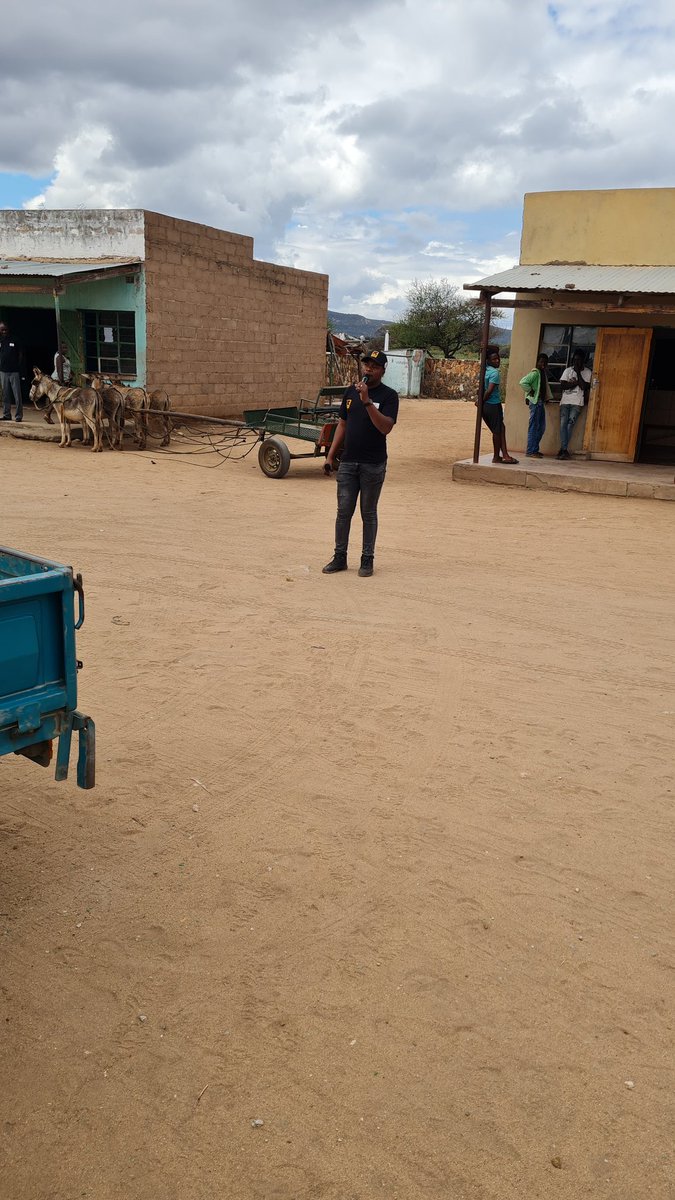 LloydMungoni's tweet photo. Commemorating the International Women's Day (Belated).
18/05/22.
Targeted areas : Chapongwe, Dite, Lukange , Chabili

The Edutainer OnSet🎙
#yourmessenger #humanitarianwork #YourMC #awarenesscampaign https://t.co/zm8qr028ru