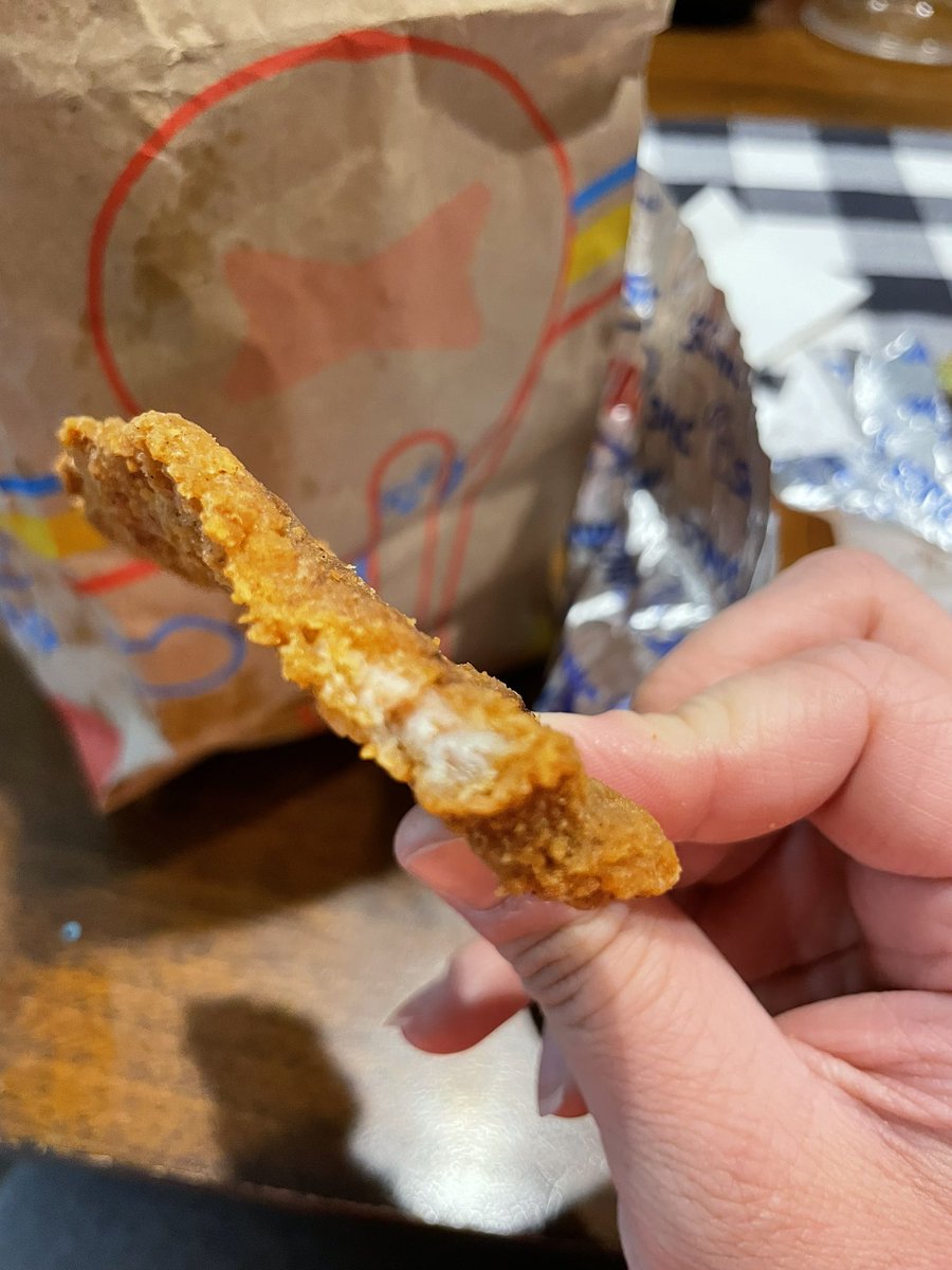 LindseyL4's tweet photo. @sonicdrivein really going all out on these kids chicken strips. 😐 https://t.co/qpS561ahqL